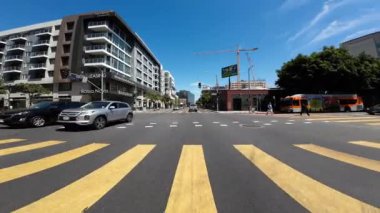 Los Angeles Şehir Merkezi Olimpiyat Bulvarı Doğu 02 Ön Manzara Olive St Driving Plate California ABD Ultra Geniş