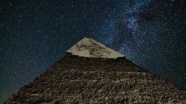 Mısır Giza Piramidi Khafre Yıldızlı Gökyüzü Samanyolu Galaksisi Gece Gökyüzünde