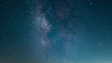 Delta Aquarids Meteor Yağmuru ve Samanyolu Galaksisi 50 mm Güney Gökyüzü Sierra Nevada Dağı ABD Zaman Süreleri