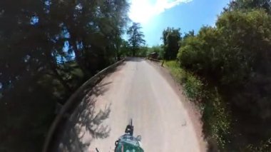 Beverly Hills Franklin Kanyonu Bisikletli POV Ön Bisiklet Manzarası 04 California ABD