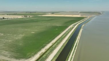 Devlerin Redwood Bulvarı 4 Bolling Grove 02 Arka Görüş Kaliforniya Ultra Geniş Plakası