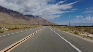 395 Manzara Byway Northbound 4 Owens Gölü 'nden Lone Pine 02 Front View Çok Kameralı Araç Plakası Sierra Nevada California