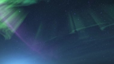 Aurora ve Yıldızlı Gökyüzü Döngüyü Ortaya Çıktı