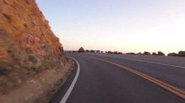 Big Sur Pasifik Sahil Otoyolu 8 Pfeiffer Sahili 'nden Carmel' e 16. Arka Görüş Multicam Sürücü Plakası Kaliforniya ABD