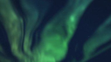 Aurora ve Yıldızlar Gece Gökyüzünde Astrofotoğrafçılık Hızlandırılmış Nokta Işıkları Benzetimi