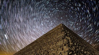 Mısır, Giza Piramidinin Büyük Piramidi Khufu Yıldız Altında Kutup Yıldızı İzleri