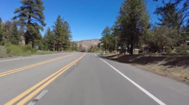 Angeles Crest Otoyolu Yaz mevsimi 7 Wrightwood 'dan Mormon Kayası 02' ye Önden Sürücü Plakası Angeles Ulusal Ormanı ABD