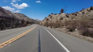 Angeles Crest Otoyolu Yazı, 7 Wrightwood 'dan Mormon Kayası 04 Front View Wildfire hasarlı Angeles Ulusal Ormanı ABD