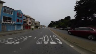 San Francisco Golden Gate Parkı Lincoln Yolu doğuya giden 03 Arka Manzara 44. Cadde Kaliforniya plakası.