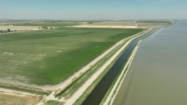 Tulare Gölü Sel Altında Kanal Hava Çekimi San Joaquin Vadisi Kaliforniya 'da