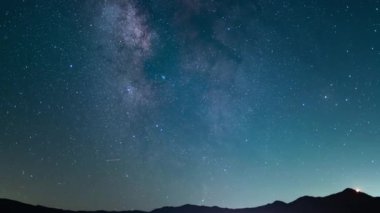 Saman Yolu Sierra Nevada Dağları Üzerinde Kaliforniya ABD