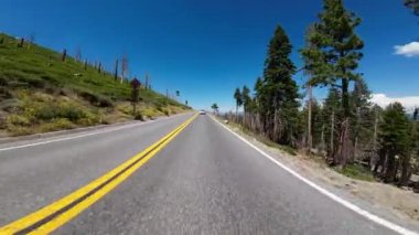 Tahoe Gölü Zümrüt Körfezi Yolu 01 Önden Kartal Noktası 89 Kuzey yönlü Sürücü Plakası Kaliforniya ABD Ultra Geniş