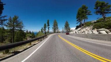 Tahoe Gölü Zümrüt Koyu Yolu 02 Arka Görüş Kartal Noktası 89 Kuzey Giden Sürücü Plakası Kaliforniya ABD Ultra Geniş Geniş
