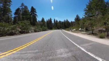 Tahoe Gölü Zümrüt Körfezi Yolu 03 Önden Kartal Noktası 89 Kuzey yönlü Sürücü Plakası Kaliforniya ABD Ultra Geniş Geniş
