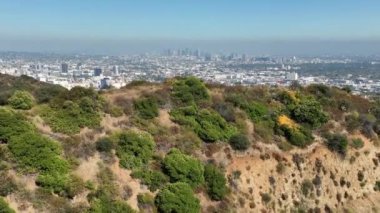Los Angeles Havacılık Kurumu Hollywood Tepelerinin Üzerinde Uçuşun Çekimini Çekti