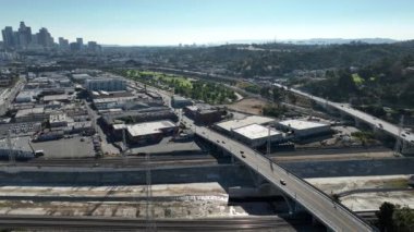Los Angeles Şehir Merkezi ve Spring Street Köprüsü Hava Atışı L California ABD
