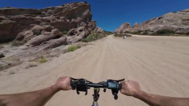 Vasquez Dağ Bisikleti POV Kaliforniya Çölü 2 ABD 'de bisiklet sürüyor