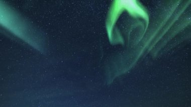 Aurora Yıldızlı Gökyüzü Döngüsüyle Dans Et