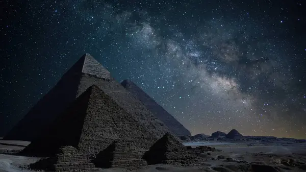 Mısır Büyük Piramidi Giza Samanyolu Galaksisi