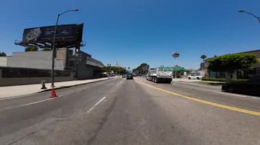 Beverly Hills La Cienega Bulvarı Güneye giden 10 Arka Manzara Olympic Blvd Sürücü Plakası ABD Ultra Geniş Plaka