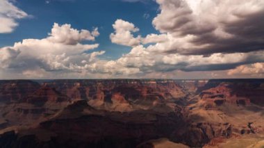 Büyük Kanyon Kümülüs Bulutları ve Kuzey Rim Zaman Hızı Arizona ABD