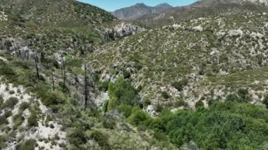 San Gabriel Dağları Canyon Forward Los Angeles California 'nın Havadan Çekimi