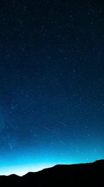 Dikey Samanyolu Galaksisi Yükselen Yıldızlar Haziran Güney Gökyüzü Zaman Hızı Astrofotoğrafçılık