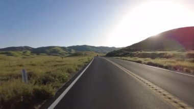 Carrizo Ovası Otoyolu 58 Doğu Grassy Hills Günbatımı 03 Arka Manzara Sürücü Plakası Kaliforniya ABD