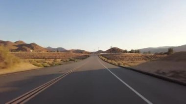 Isabella Gölü 5 Northshore 04 Front View Çok Kameralı Günbatımı Sürücü Plakası Sierra Nevada California Dağı ABD