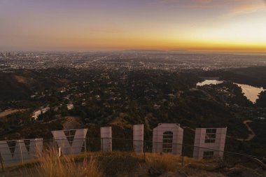 24 mm Sunset, Kaliforniya 'dan Hollywood Tabelası