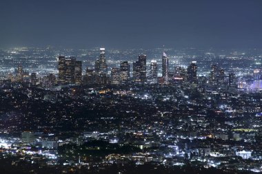 Hollywood Hills 'ten Los Angeles Şehir Merkezi Gökdelenleri Gece 200mm Kaliforniya ABD