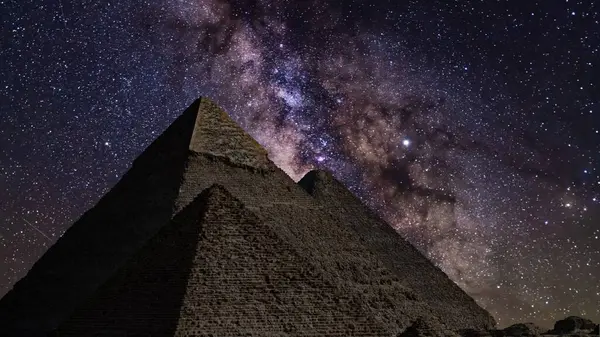 Mısır Samanyolu Galaksisi Giza Piramitleri Üzerinde Gece Gökyüzünde
