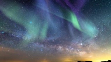 Aurora Yeşil Mor ve Samanyolu Galaksi Dağları 14mm Eğim Aşağı