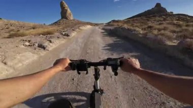 Desert Off Road Mountain Bisiklet Vadisi Trona Zirveleri 3. Bisiklet Kaliforniya Çölü 'nde.