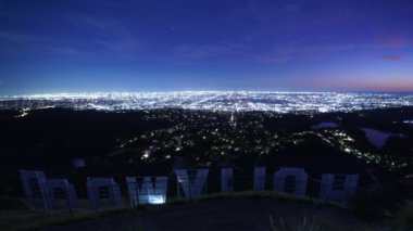 Hollywood, ABD - 3 Kasım 2024: Hollywood Tabelası ve Los Angeles Alacakaranlık 15mm Kaliforniya ABD
