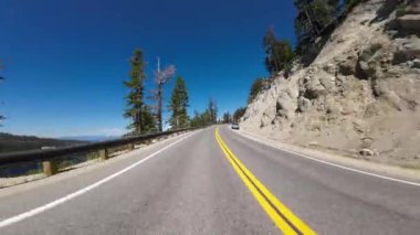 Tahoe Gölü Zümrüt Körfezi Yolu 10 Arka Görüş Kartalı Şelalesi 89 Kuzey Giden Sürücü Plakası Kaliforniya ABD Ultra Geniş