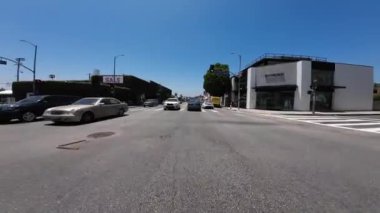 Los Angeles Melrose Caddesi doğuya doğru 11 Front View Crescent Heights Bulvarı sürücü plakası Kaliforniya Ultra Geniş Plaka