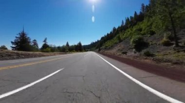 Oregon Dağ Ormanı Otoyolu 01 Ön Manzara McLeod Sürücü Plakaları Kuzeybatı ABD Ultra Geniş Geniş