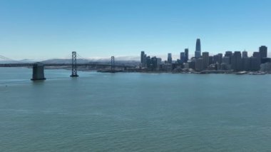 San Francisco Bay Köprüsü ve şehir merkezi R Telephoto California ABD