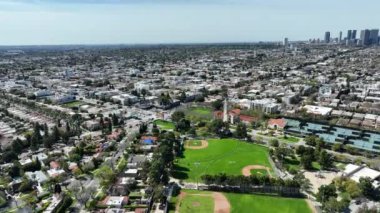 Beverly Hills La Cienega Bulvarı ve Olympic Blvd Hava Çekimi Kaliforniya 'ya doğru