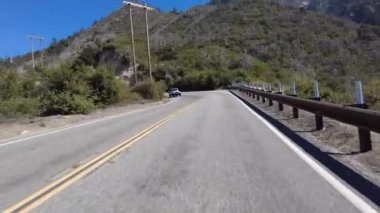 Angeles Crest Otoyolu Yaz mevsimi 1 La Canada 'dan Mt. 16 Front View Angeles Ulusal Plaka Kaliforniya ABD