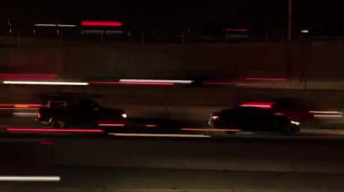 California 'da Hızlı Hareket Eden Arabaların Süresi Süratli Trafiği