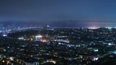 San Francisco Dark Bay köprüsünden sonra Skyline California USA