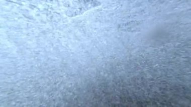 Sualtı Dalgaları ve Baloncuklar Pasifik Okyanusu