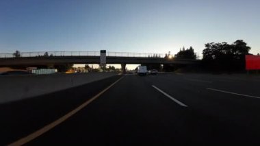 Doğu Sacramento Otoyolu 50 Batı 02 Ön Manzara Günbatımı Sürücü Plakası Kaliforniya ABD Ultra Geniş Geniş