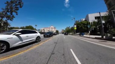 Los Angeles Wilshire Bulvarı Crenshaw Bulvarı, Crenshaw Bulvarı, Doğu Kore Şehir 01 Ön Manzarası Kaliforniya plakalı.