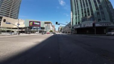 Los Angeles Wilshire Bulvarı Doğu Kore Kasabası 04 Batı Bulvarı Kaliforniya plakalı ön manzara