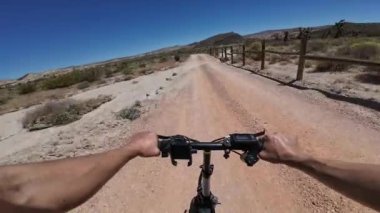 Dağ Bisikleti POV Red Rock Kanyonu Bisiklet 1 Mojave Çölü Kaliforniya ABD