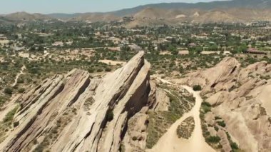 Vasquez California 'da Uçan Uçuşunu Kayalıklarda Çekti