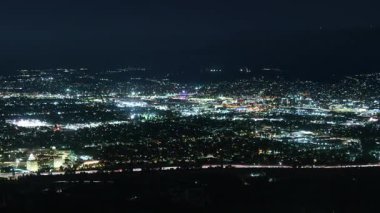 San Fernando Vadisi Gece Şebekesi Panorama Zamanı Hızlandırması Los Angeles California 'dan uzaklaşma ABD